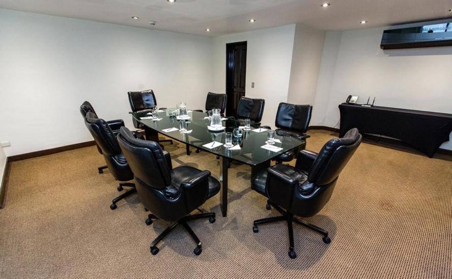 J&A Classic Hotel Lima Ngoại thất bức ảnh A boardroom at a hotel