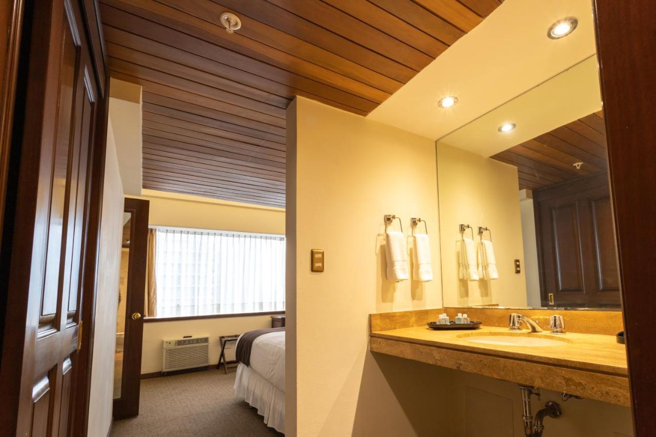 J&A Classic Hotel Lima Ngoại thất bức ảnh A room at the hotel
