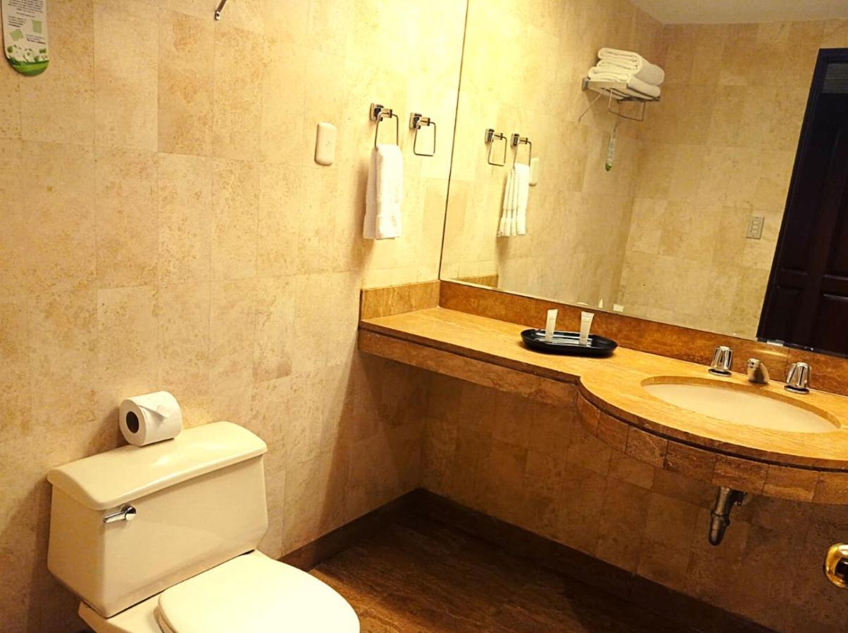 J&A Classic Hotel Lima Ngoại thất bức ảnh Bathroom