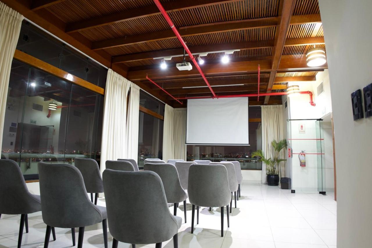 J&A Classic Hotel Lima Ngoại thất bức ảnh The auditorium