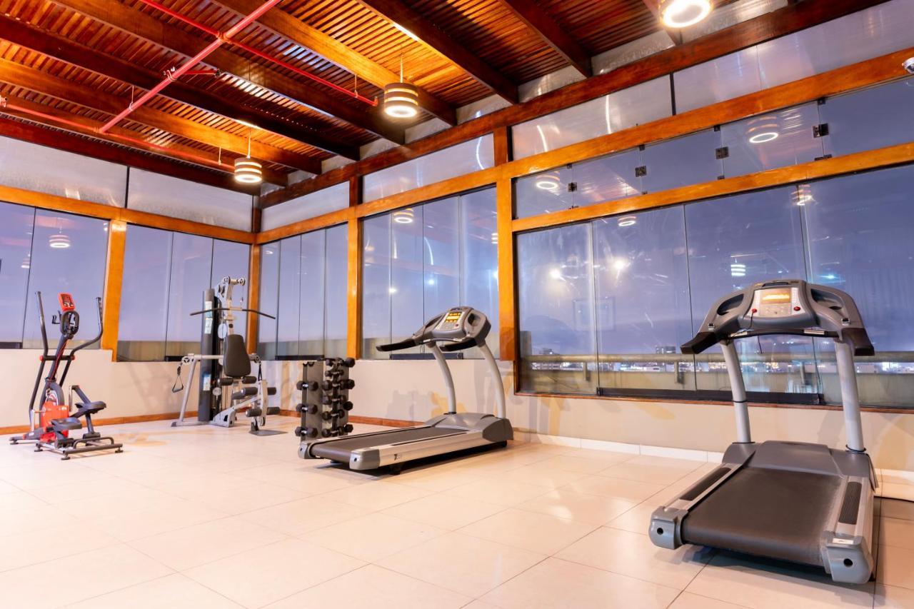 J&A Classic Hotel Lima Ngoại thất bức ảnh The gym at the hotel