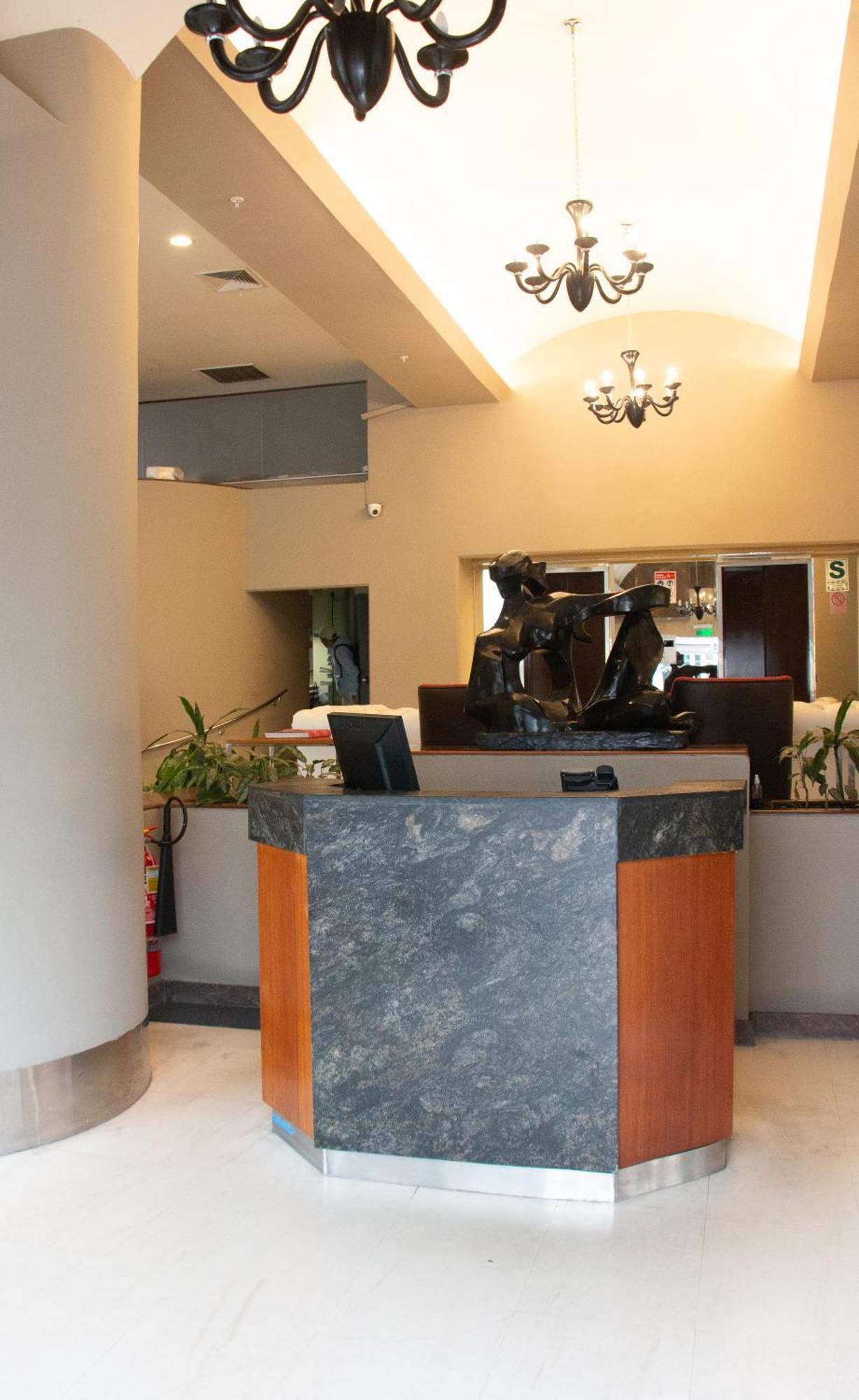 J&A Classic Hotel Lima Ngoại thất bức ảnh The airport's reception area