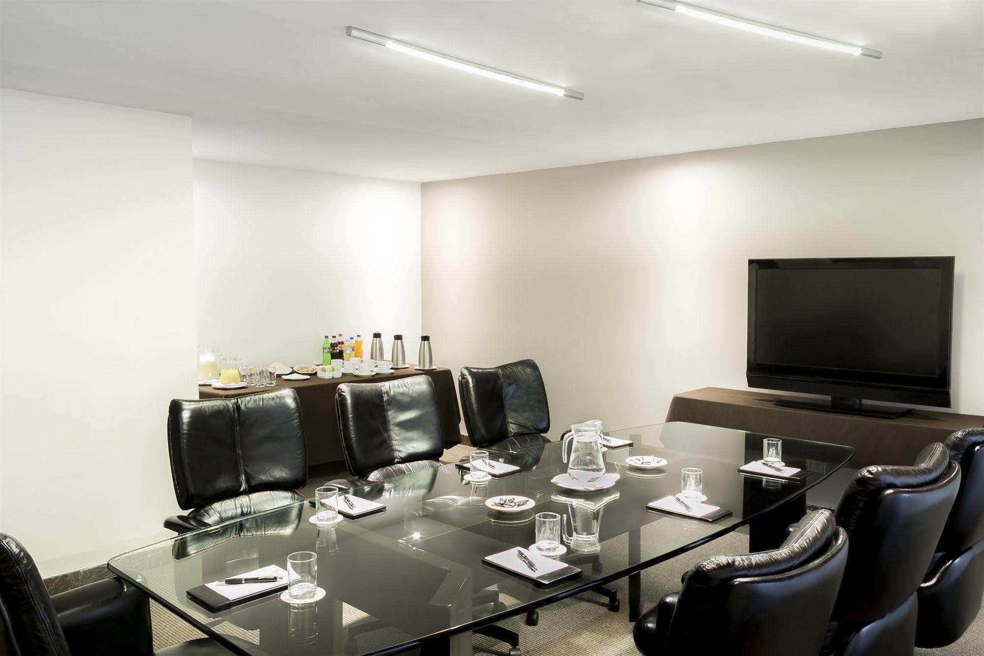 J&A Classic Hotel Lima Ngoại thất bức ảnh Meeting room at the hotel